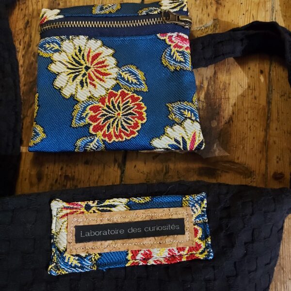 Sac bandoulière upcyclé et pochette amovible – Image 2